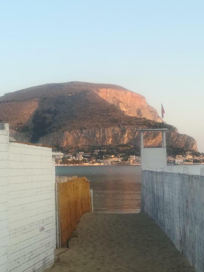 La Stanza Di Angi A Mondello Palermo Exterior foto